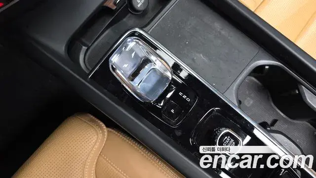 Volvo XC60 2023 — Şəkil 18/34