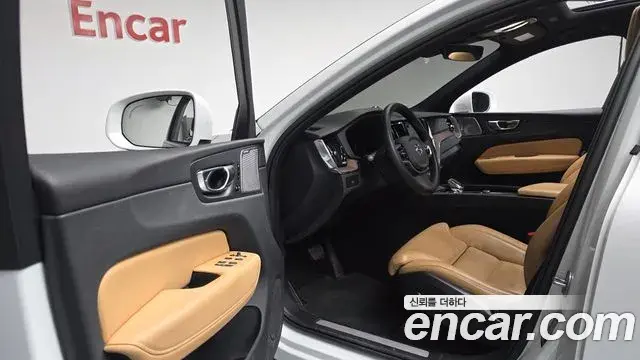 Volvo XC60 2023 — Şəkil 14/34