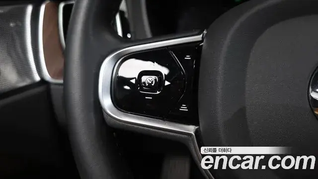 Volvo XC60 2023 — Şəkil 10/34