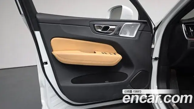 Volvo XC60 2023 — Şəkil 7/34