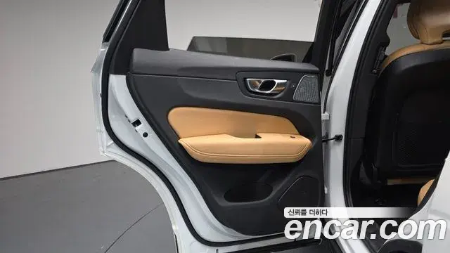 Volvo XC60 2023 — Şəkil 31/34