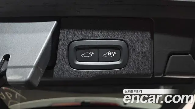 Volvo XC60 2023 — Şəkil 23/34