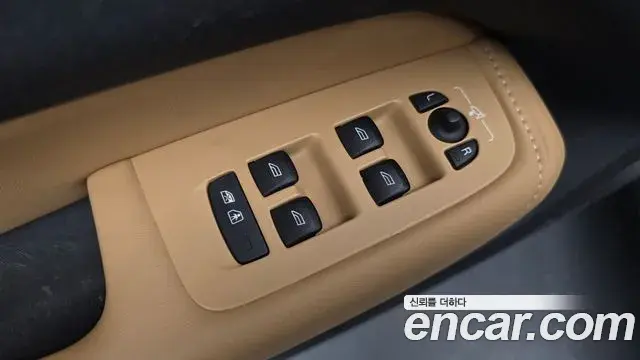 Volvo XC60 2023 — Şəkil 32/34