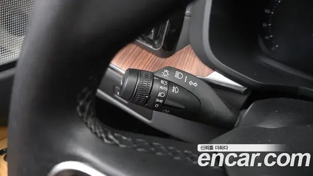Volvo XC60 2023 — Şəkil 12/34