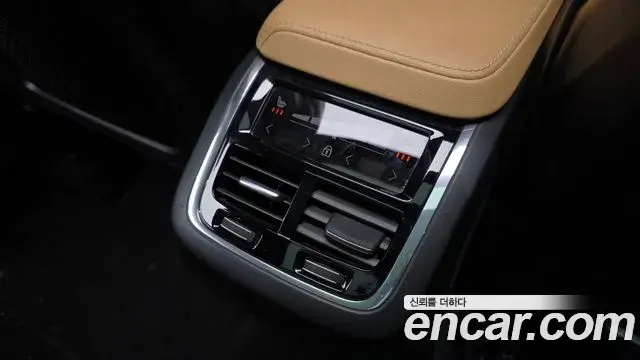Volvo XC60 2023 — Şəkil 2/34