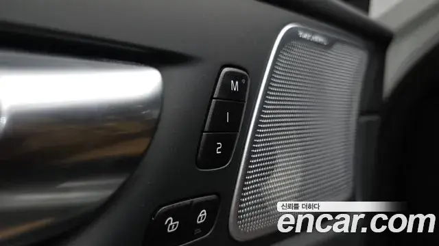 Volvo XC60 2023 — Şəkil 19/34