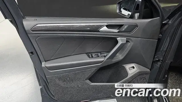 Volkswagen Tiguan 2020 — Şəkil 26/32