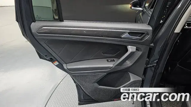 Volkswagen Tiguan 2020 — Şəkil 22/32