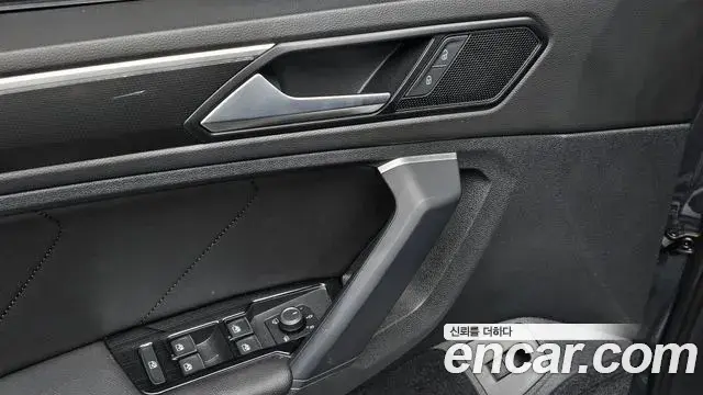 Volkswagen Tiguan 2020 — Şəkil 31/32