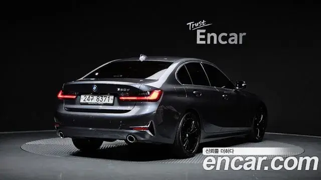 BMW 3 Series 2019 — Фото 2/20