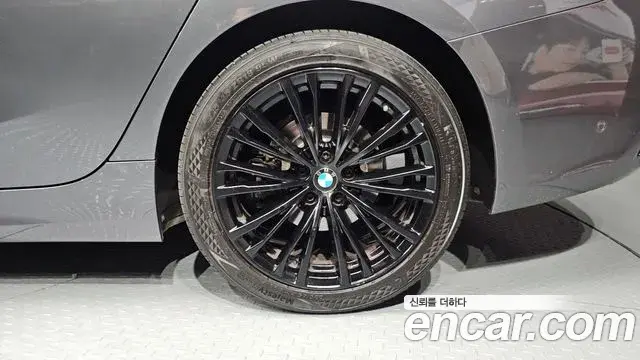 BMW 3 Series 2019 — ფოტო 26/31