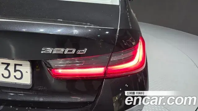 BMW 3 Series 2025 — Photo 24/31