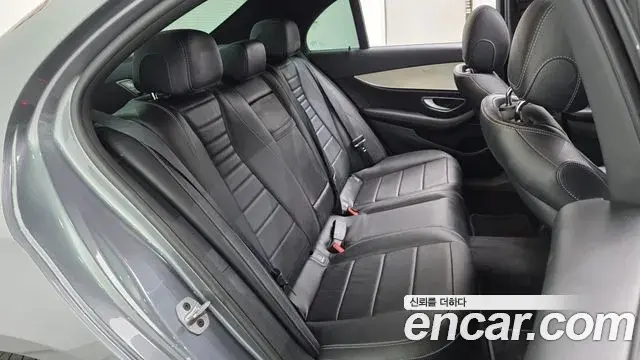 Mercedes-Benz E-Class 2021 — Фото 12/20