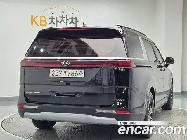 Kia Carnival 2021 — Фото 2/18