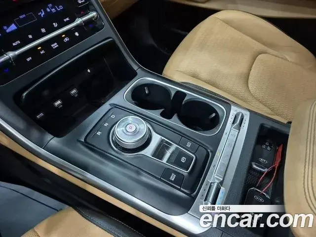 Kia Carnival 2021 — Фото 11/18