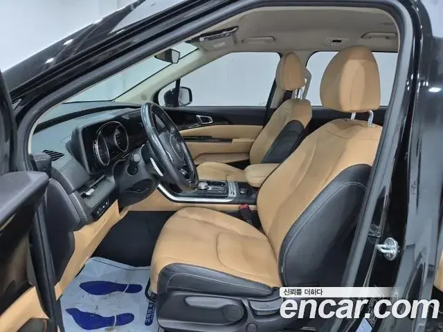 Kia Carnival 2021 — Фото 13/18