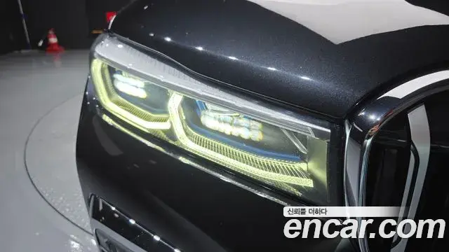 BMW 7 Series 2022 — Şəkil 26/36
