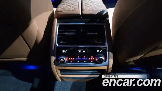 BMW 7 Series 2022 — Şəkil 18/36