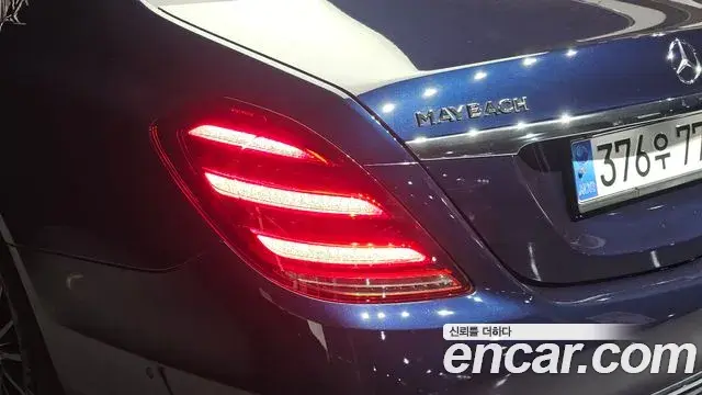 Mercedes-Benz S-Class 2018 — Photo 18/39