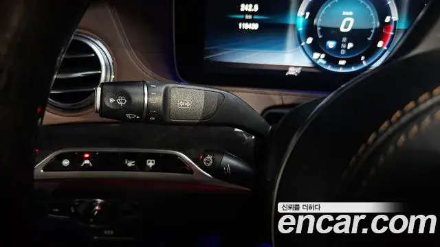 Mercedes-Benz S-Class 2018 — Photo 8/39