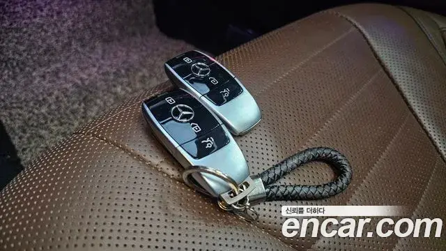 Mercedes-Benz S-Class 2018 — Photo 24/39