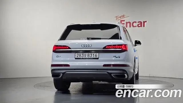 Audi Q7 2022 — ფოტო 32/33