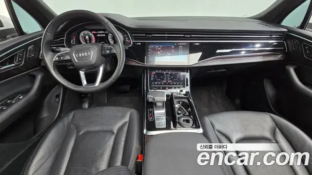 Audi Q7 2022 — ფოტო 23/33