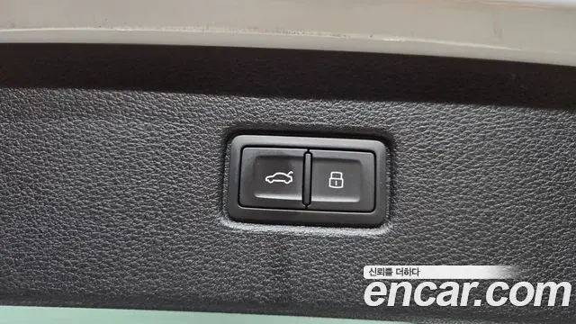 Audi Q7 2022 — ფოტო 28/33