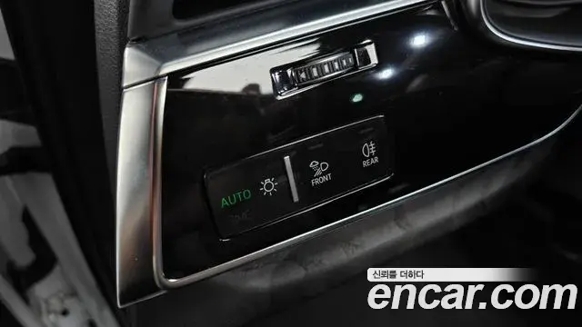 Audi Q7 2022 — ფოტო 6/33
