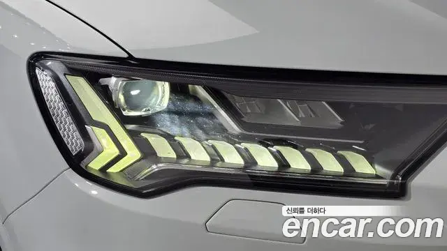 Audi Q7 2022 — ფოტო 9/33