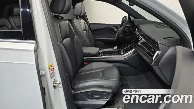 Audi Q7 2022 — ფოტო 14/33