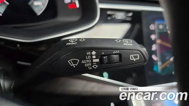 Audi Q7 2022 — ფოტო 27/33