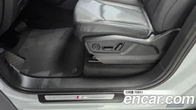 Audi Q7 2022 — ფოტო 16/33