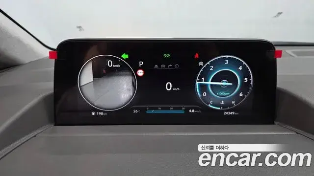 Hyundai Staria 2025 — Фото 8/20