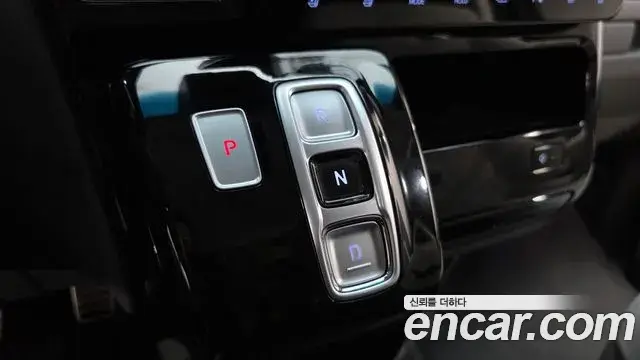 Hyundai Staria 2025 — Фото 9/20
