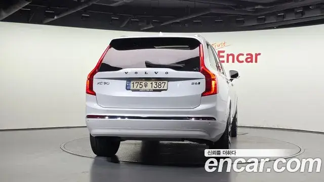 Volvo XC90 2022 — Фото 4/20