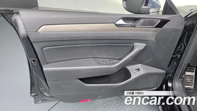 Volkswagen Arteon 2019 — ფოტო 34/36