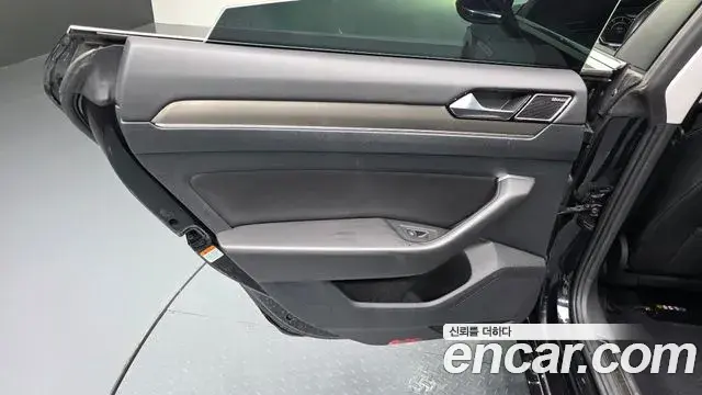 Volkswagen Arteon 2019 — ფოტო 27/36