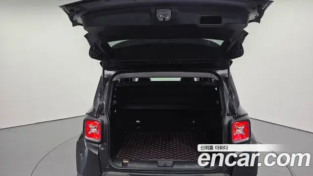 Jeep Renegade 2021 — Photo 12/20