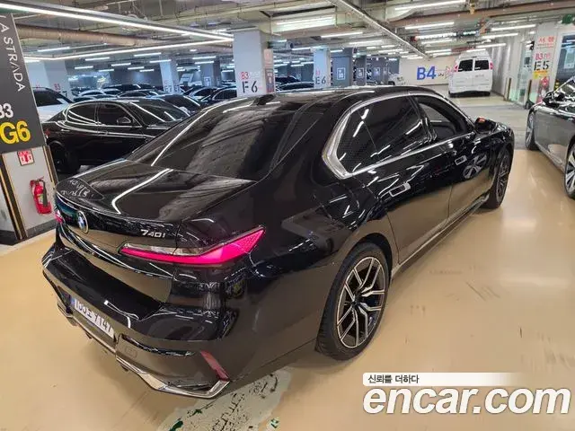 BMW 7 Series 2025 — Фото 14/20