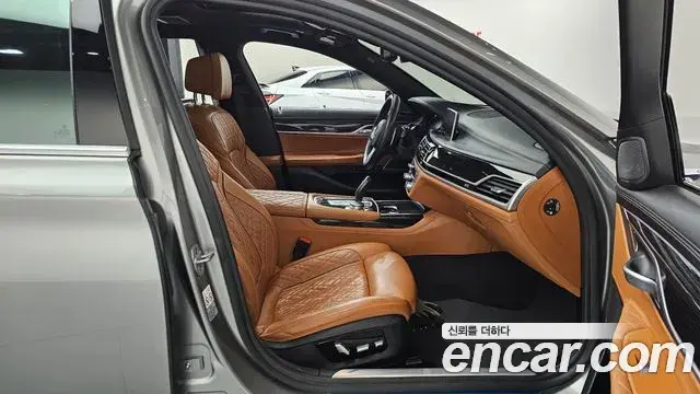 BMW 7 Series 2019 — Фото 11/20