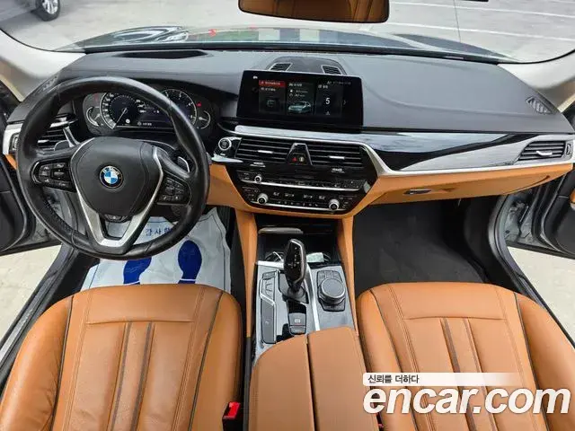 BMW 5 Series 2018 — Фото 10/20