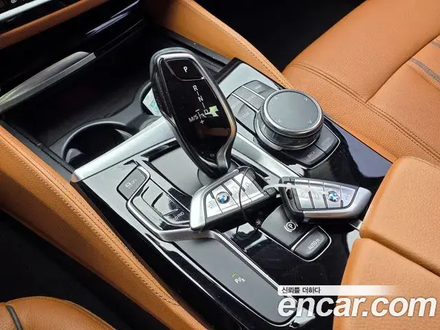 BMW 5 Series 2018 — Фото 14/20