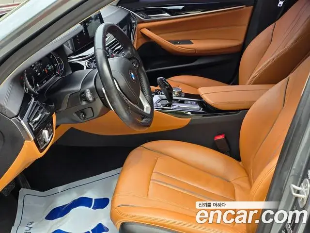 BMW 5 Series 2018 — Фото 17/20