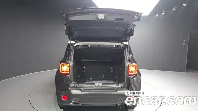Jeep Renegade 2020 — Фото 20/20