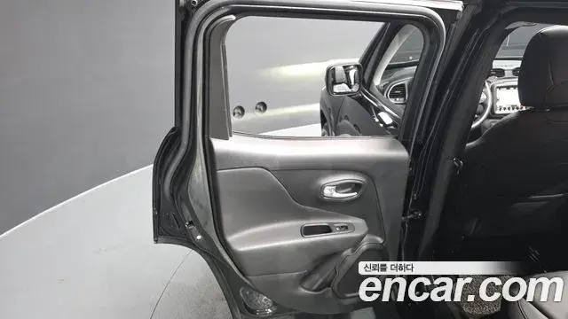 Jeep Renegade 2020 — Şəkil 16/38