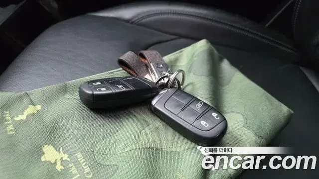 Jeep Renegade 2020 — Şəkil 18/38