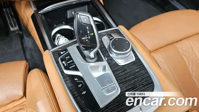 BMW 7 Series 2018 — Фото 9/20