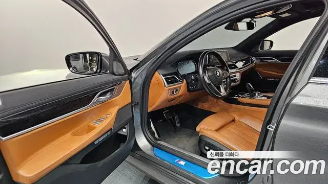 BMW 7 Series 2018 — Фото 10/20