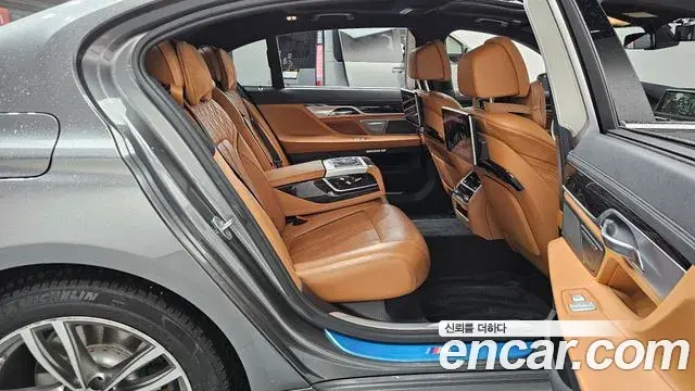 BMW 7 Series 2018 — Фото 12/20